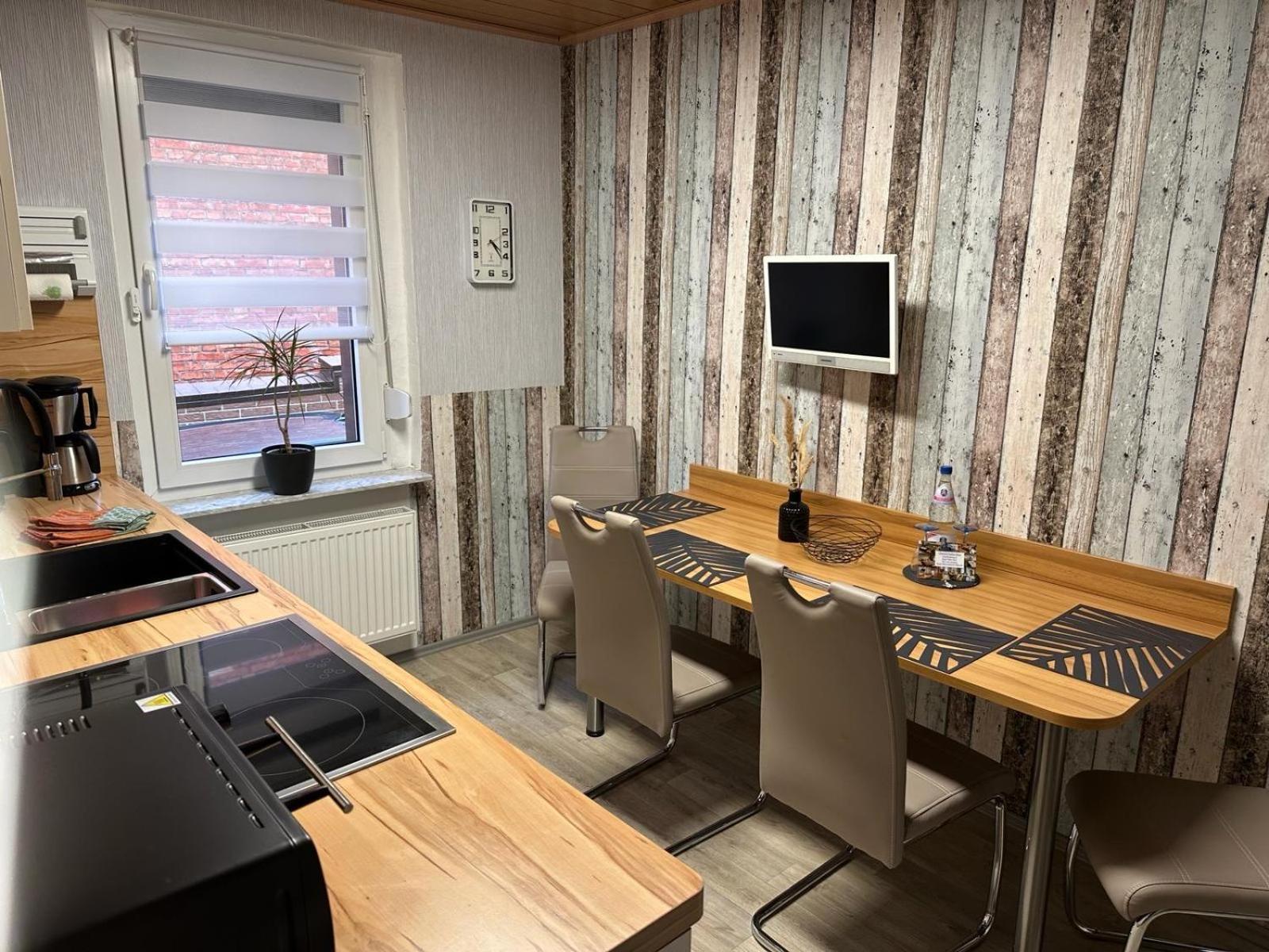 Christels Ferienwohnung 2 In Thale Mit Ueberdachter Terrasse, Kueche Mit Tv & Geschirrspueler Buitenkant foto